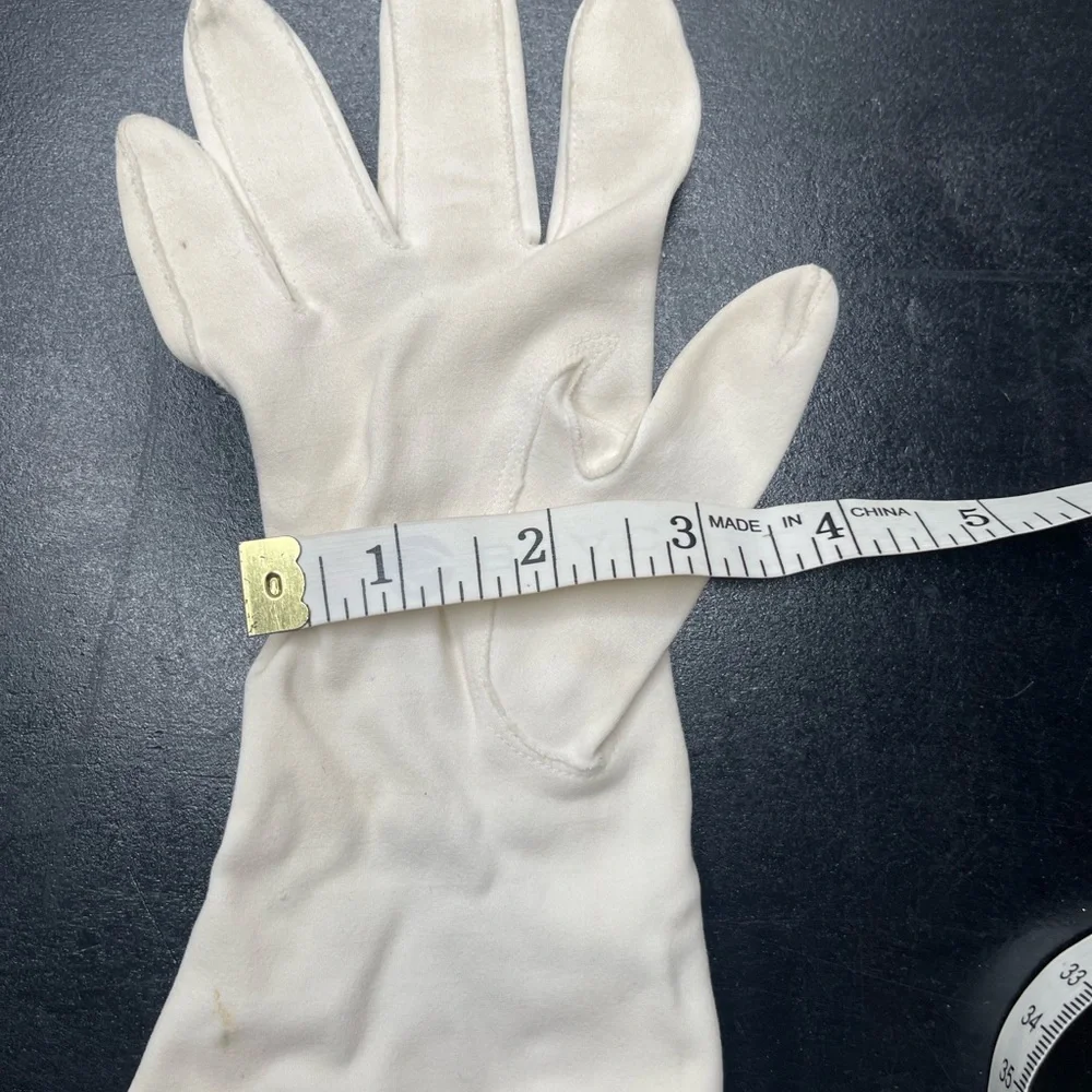 💕Bundle 3 for $20 Vintage Women’s White Formal Gloves
